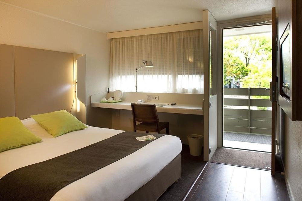 Campanile Geneve - Ferney-Voltaire Hotel Стая снимка