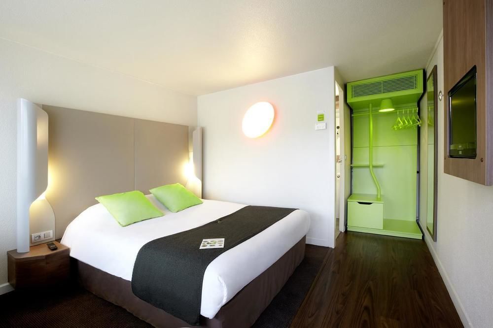 Campanile Geneve - Ferney-Voltaire Hotel Стая снимка